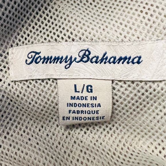 Tommy Bahama Black, Gray and White Board Shorts with Modern Pattern Size Large - Picture 3 of 14